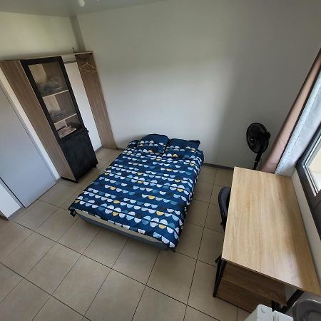 Residence De La Gare, Chambre Meublee ロンジュモー エクステリア 写真