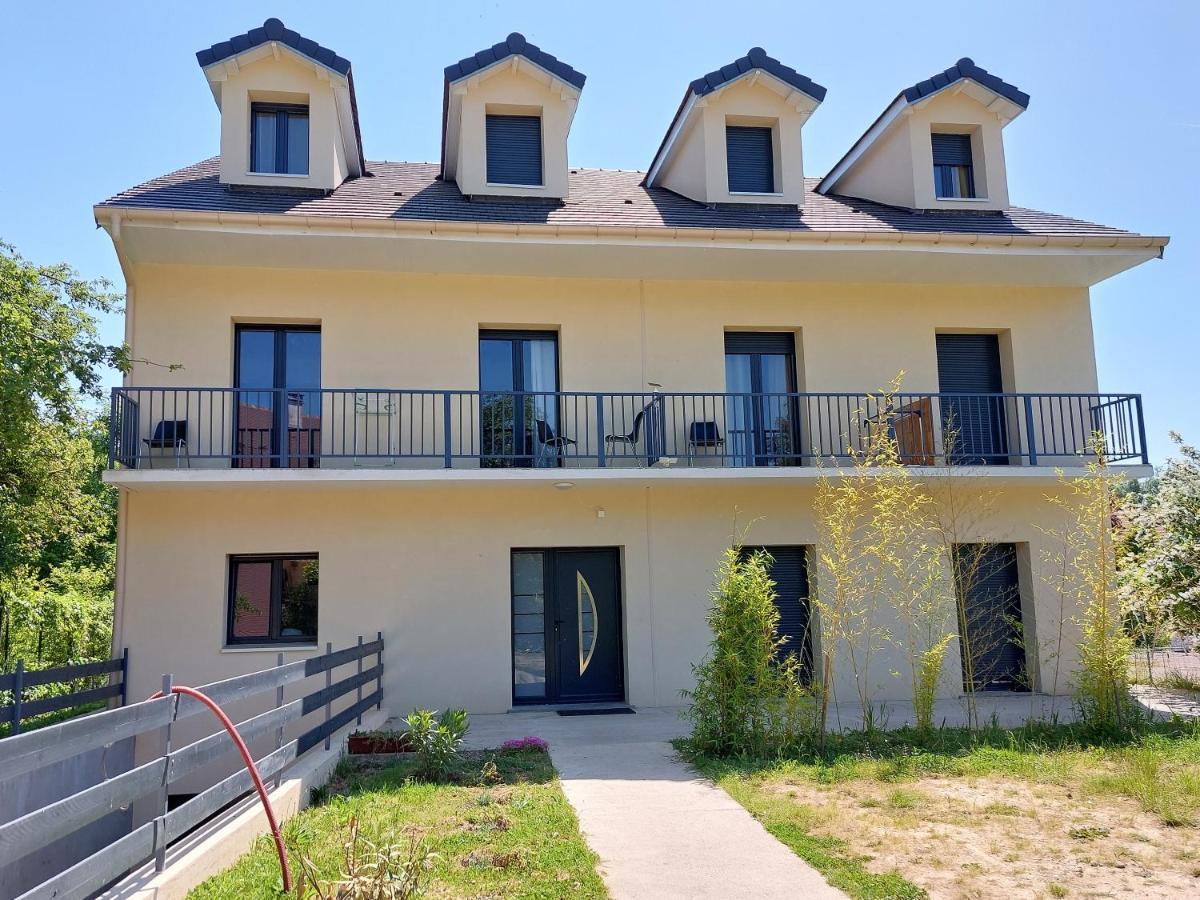 Residence De La Gare, Chambre Meublee ロンジュモー エクステリア 写真
